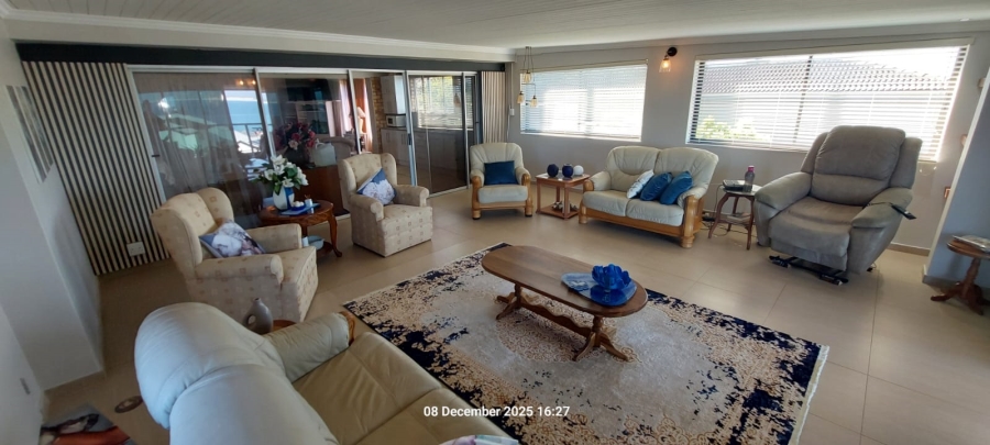 6 Bedroom Property for Sale in Wavecrest Eastern Cape